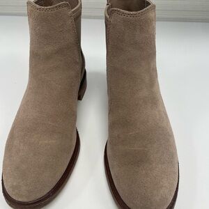 Clarks Women's Suede Ankle Boots - Taupe